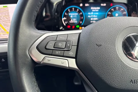 MT72UBP Volkswagen Golf 1.0 eTSI Life 5dr DSG Thumbnail #42