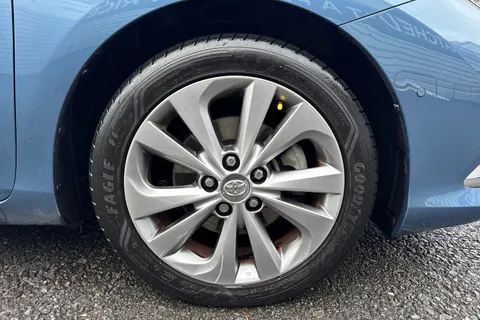 MT68KNE Toyota Auris 1.8 Hybrid Excel TSS 5dr CVT [Leather] Thumbnail #14