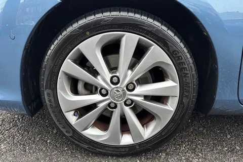 MT68KNE Toyota Auris 1.8 Hybrid Excel TSS 5dr CVT [Leather] Thumbnail #15