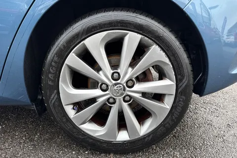 MT68KNE Toyota Auris 1.8 Hybrid Excel TSS 5dr CVT [Leather] Thumbnail #16