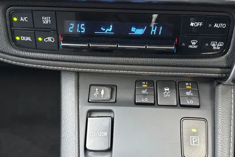 MT68KNE Toyota Auris 1.8 Hybrid Excel TSS 5dr CVT [Leather] Thumbnail #22