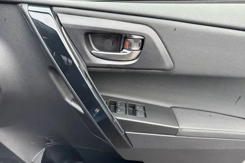 MT68KNE Toyota Auris 1.8 Hybrid Excel TSS 5dr CVT [Leather] Thumbnail #24