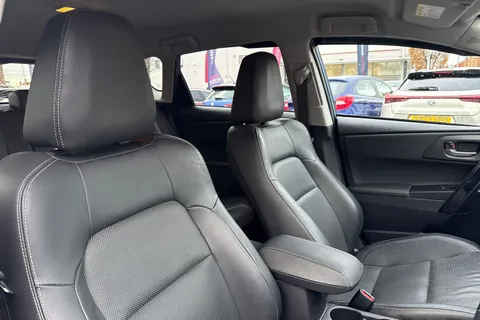 MT68KNE Toyota Auris 1.8 Hybrid Excel TSS 5dr CVT [Leather] Thumbnail #25