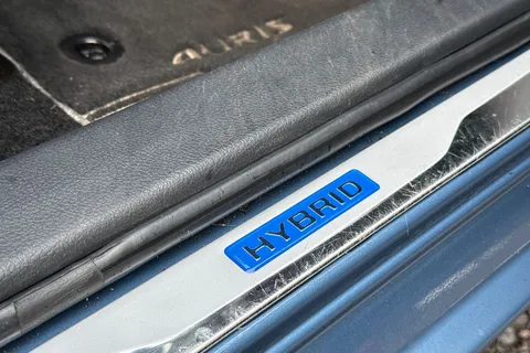 MT68KNE Toyota Auris 1.8 Hybrid Excel TSS 5dr CVT [Leather] Thumbnail #35