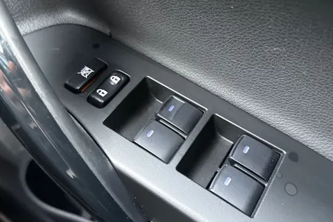 MT68KNE Toyota Auris 1.8 Hybrid Excel TSS 5dr CVT [Leather] Thumbnail #37