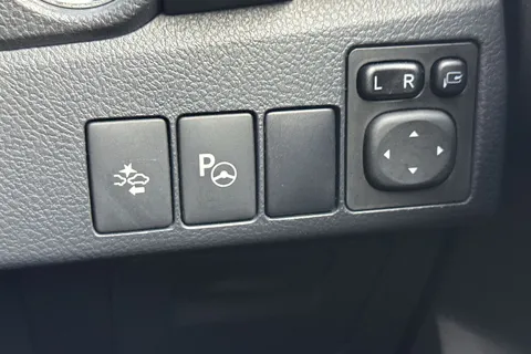 MT68KNE Toyota Auris 1.8 Hybrid Excel TSS 5dr CVT [Leather] Thumbnail #38