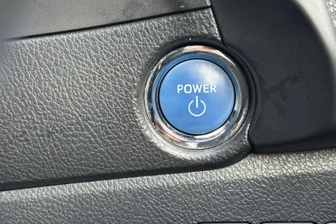 MT68KNE Toyota Auris 1.8 Hybrid Excel TSS 5dr CVT [Leather] Thumbnail #39