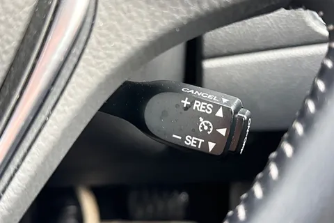 MT68KNE Toyota Auris 1.8 Hybrid Excel TSS 5dr CVT [Leather] Thumbnail #40