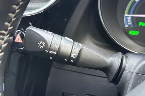 MT68KNE Toyota Auris 1.8 Hybrid Excel TSS 5dr CVT [Leather] Thumbnail #44