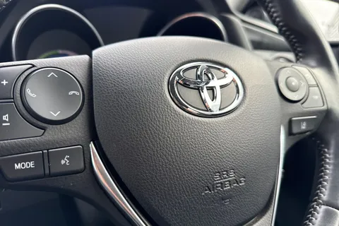 MT68KNE Toyota Auris 1.8 Hybrid Excel TSS 5dr CVT [Leather] Thumbnail #50