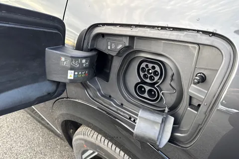 33 of 67 for PEUGEOT E-3008 97kWh GT Auto 5dr Long Range