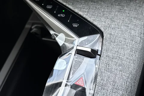 56 of 67 for PEUGEOT E-3008 97kWh GT Auto 5dr Long Range