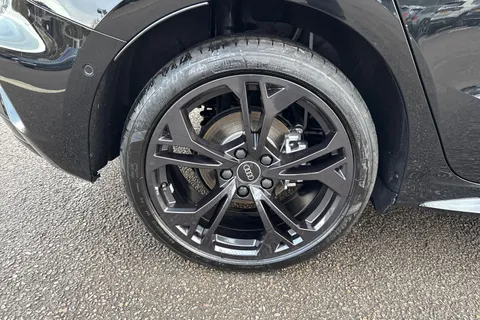 LR75CKX Audi A3 40 TFSI e Black Edition 5dr S Tronic Thumbnail #11