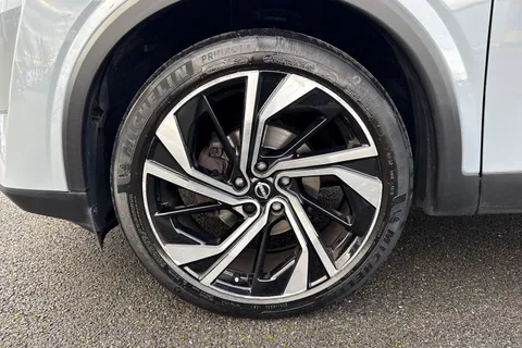 YF22XAU Nissan Qashqai 1.3 DIG-T MHEV Tekna+ XTRON Euro 6 (s/s) 5dr Thumbnail #13