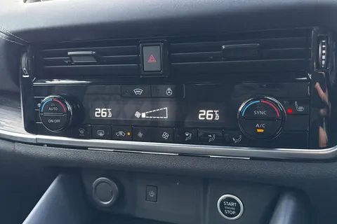 YF22XAU Nissan Qashqai 1.3 DIG-T MHEV Tekna+ XTRON Euro 6 (s/s) 5dr Thumbnail #22