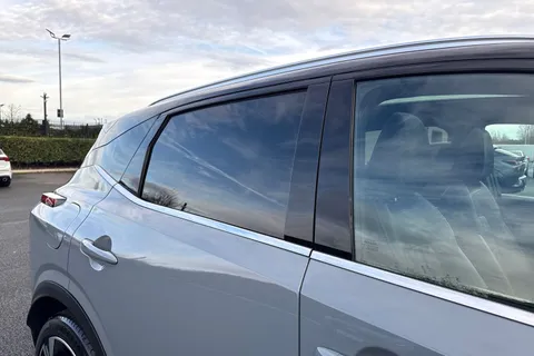 YF22XAU Nissan Qashqai 1.3 DIG-T MHEV Tekna+ XTRON Euro 6 (s/s) 5dr Thumbnail #33