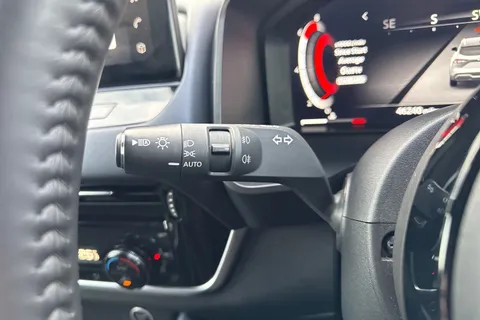 YF22XAU Nissan Qashqai 1.3 DIG-T MHEV Tekna+ XTRON Euro 6 (s/s) 5dr Thumbnail #42