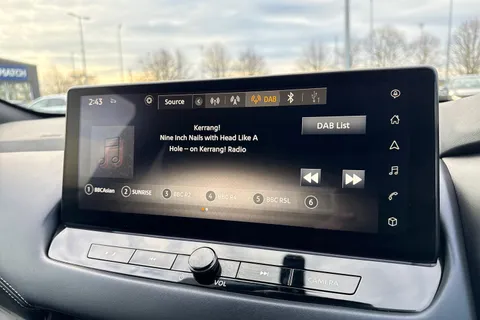 YF22XAU Nissan Qashqai 1.3 DIG-T MHEV Tekna+ XTRON Euro 6 (s/s) 5dr Thumbnail #48