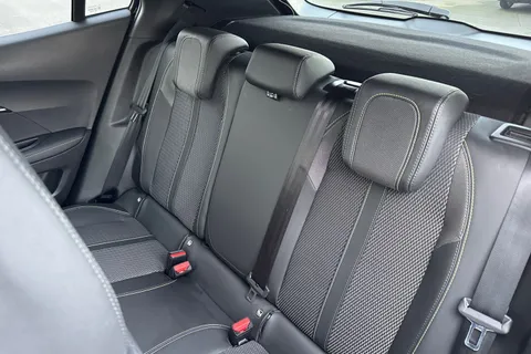 DE25TGV PEUGEOT 2008 1.2 HYBRID GT e-DSC6 Euro 6 (s/s) 5dr Thumbnail #19