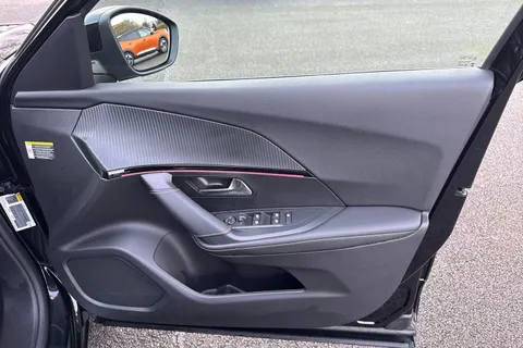 DE25TGV PEUGEOT 2008 1.2 HYBRID GT e-DSC6 Euro 6 (s/s) 5dr Thumbnail #21