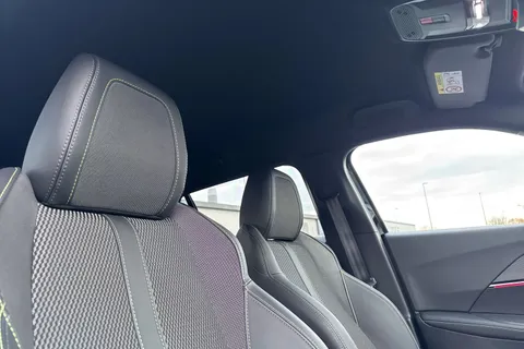 DE25TGV PEUGEOT 2008 1.2 HYBRID GT e-DSC6 Euro 6 (s/s) 5dr Thumbnail #24