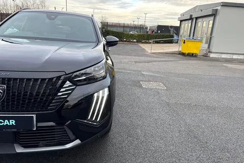 DE25TGV PEUGEOT 2008 1.2 HYBRID GT e-DSC6 Euro 6 (s/s) 5dr Thumbnail #26