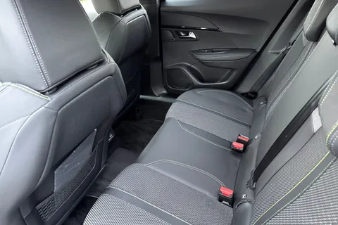 DE25TGV PEUGEOT 2008 1.2 HYBRID GT e-DSC6 Euro 6 (s/s) 5dr Thumbnail #35