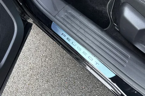 DE25TGV PEUGEOT 2008 1.2 HYBRID GT e-DSC6 Euro 6 (s/s) 5dr Thumbnail #38