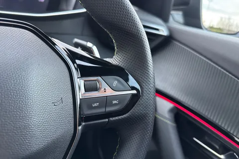 DE25TGV PEUGEOT 2008 1.2 HYBRID GT e-DSC6 Euro 6 (s/s) 5dr Thumbnail #40