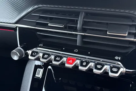 DE25TGV PEUGEOT 2008 1.2 HYBRID GT e-DSC6 Euro 6 (s/s) 5dr Thumbnail #52