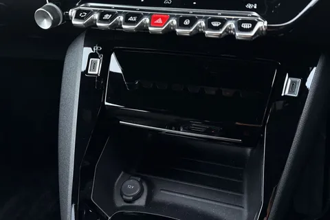 DE25TGV PEUGEOT 2008 1.2 HYBRID GT e-DSC6 Euro 6 (s/s) 5dr Thumbnail #54