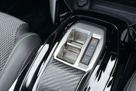 DE25TGV PEUGEOT 2008 1.2 HYBRID GT e-DSC6 Euro 6 (s/s) 5dr Thumbnail #55