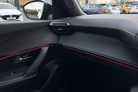 DE25TGV PEUGEOT 2008 1.2 HYBRID GT e-DSC6 Euro 6 (s/s) 5dr Thumbnail #61