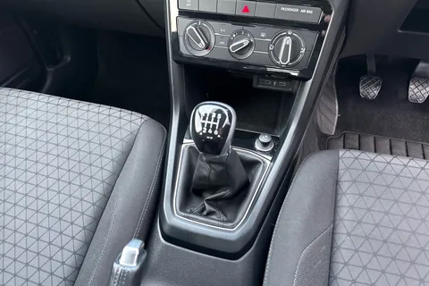 WN22YOA Volkswagen T-Cross 1.0 TSI SE Euro 6 (s/s) 5dr Thumbnail #22