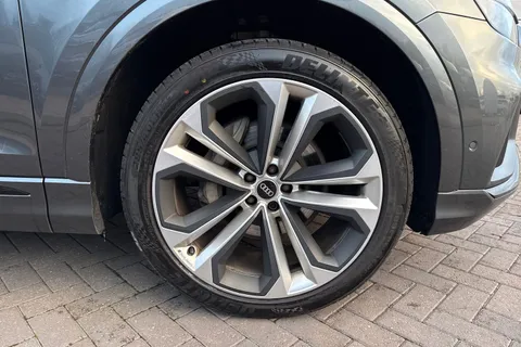 MM72FYN Audi Q8 Black Edition 55 TFSI quattro 340 PS tiptronic Thumbnail #10