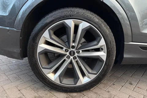 MM72FYN Audi Q8 Black Edition 55 TFSI quattro 340 PS tiptronic Thumbnail #13