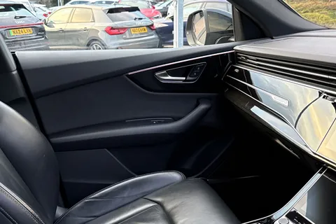 MM72FYN Audi Q8 Black Edition 55 TFSI quattro 340 PS tiptronic Thumbnail #20