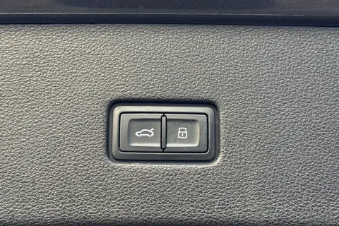 MM72FYN Audi Q8 Black Edition 55 TFSI quattro 340 PS tiptronic Thumbnail #61