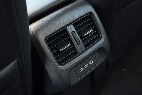 YP74UHA Honda ZR-V 2.0 eHEV Advance 5dr CVT Thumbnail #36