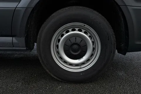 DC75LFP Volkswagen Crafter CR35 Panel van Commerce Plus MWB 140 PS 2.0 TDI 8sp Automatic FWD - Camera/ Thumbnail #9