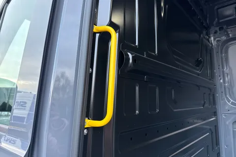 DC75LFP Volkswagen Crafter CR35 Panel van Commerce Plus MWB 140 PS 2.0 TDI 8sp Automatic FWD - Camera/ Thumbnail #32