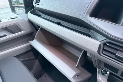 DC75LFP Volkswagen Crafter CR35 Panel van Commerce Plus MWB 140 PS 2.0 TDI 8sp Automatic FWD - Camera/ Thumbnail #36