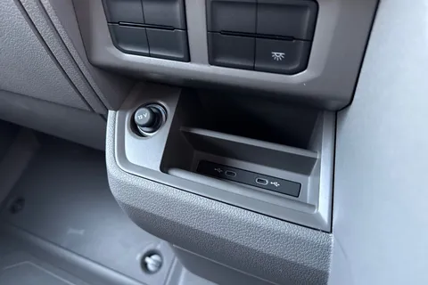 DC75LFP Volkswagen Crafter CR35 Panel van Commerce Plus MWB 140 PS 2.0 TDI 8sp Automatic FWD - Camera/ Thumbnail #37