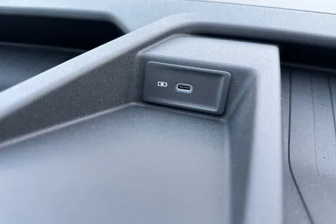 DC75LFP Volkswagen Crafter CR35 Panel van Commerce Plus MWB 140 PS 2.0 TDI 8sp Automatic FWD - Camera/ Thumbnail #39