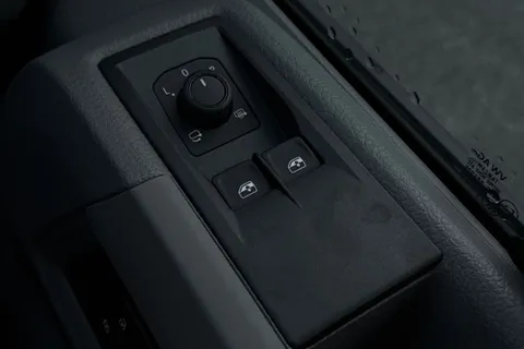 DC75LFP Volkswagen Crafter CR35 Panel van Commerce Plus MWB 140 PS 2.0 TDI 8sp Automatic FWD - Camera/ Thumbnail #46