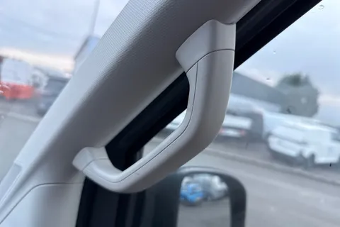 DC75LFP Volkswagen Crafter CR35 Panel van Commerce Plus MWB 140 PS 2.0 TDI 8sp Automatic FWD - Camera/ Thumbnail #47