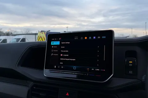 DC75LFP Volkswagen Crafter CR35 Panel van Commerce Plus MWB 140 PS 2.0 TDI 8sp Automatic FWD - Camera/ Thumbnail #57