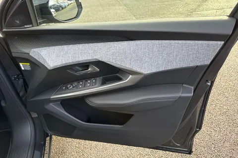 20 of 67 for PEUGEOT E-3008 73kWh GT Auto 5dr