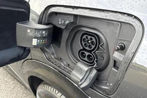 26 of 67 for PEUGEOT E-3008 73kWh GT Auto 5dr