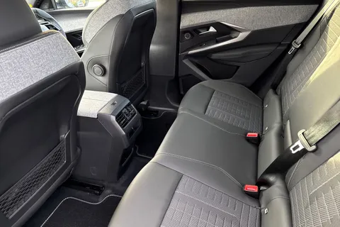 27 of 67 for PEUGEOT E-3008 73kWh GT Auto 5dr